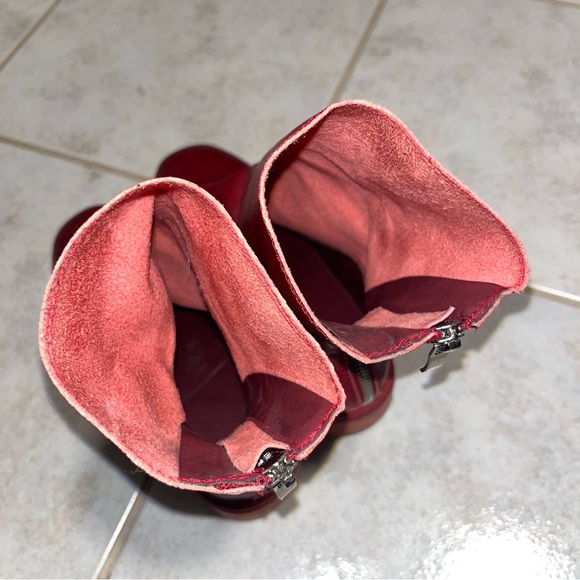 Vintage looking slouchy red leather boots - Picture 5 of 10